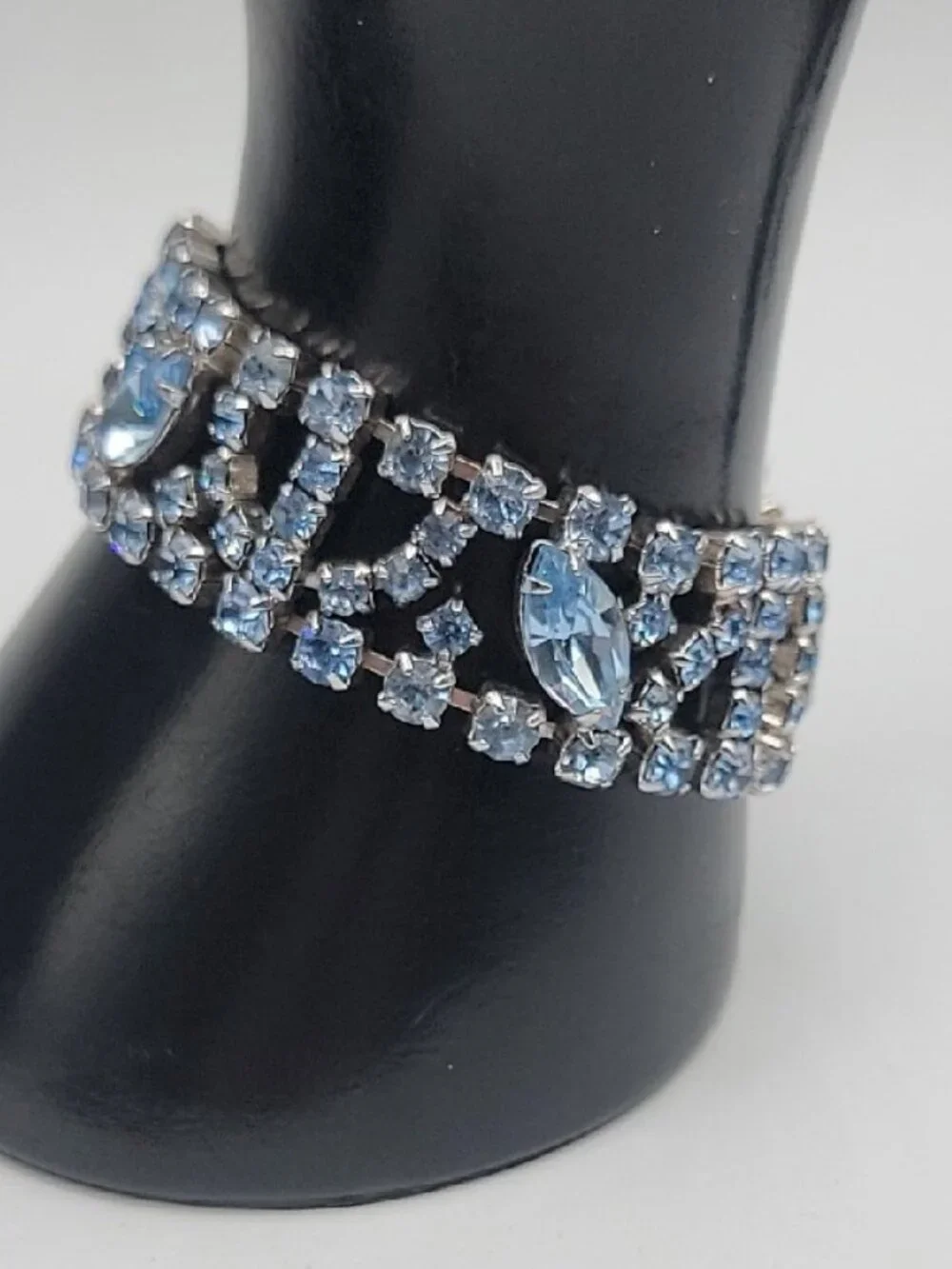 BY Gale Blue Crystal Tennis Bracelet 1980s High Quality Collectors Vintage 7